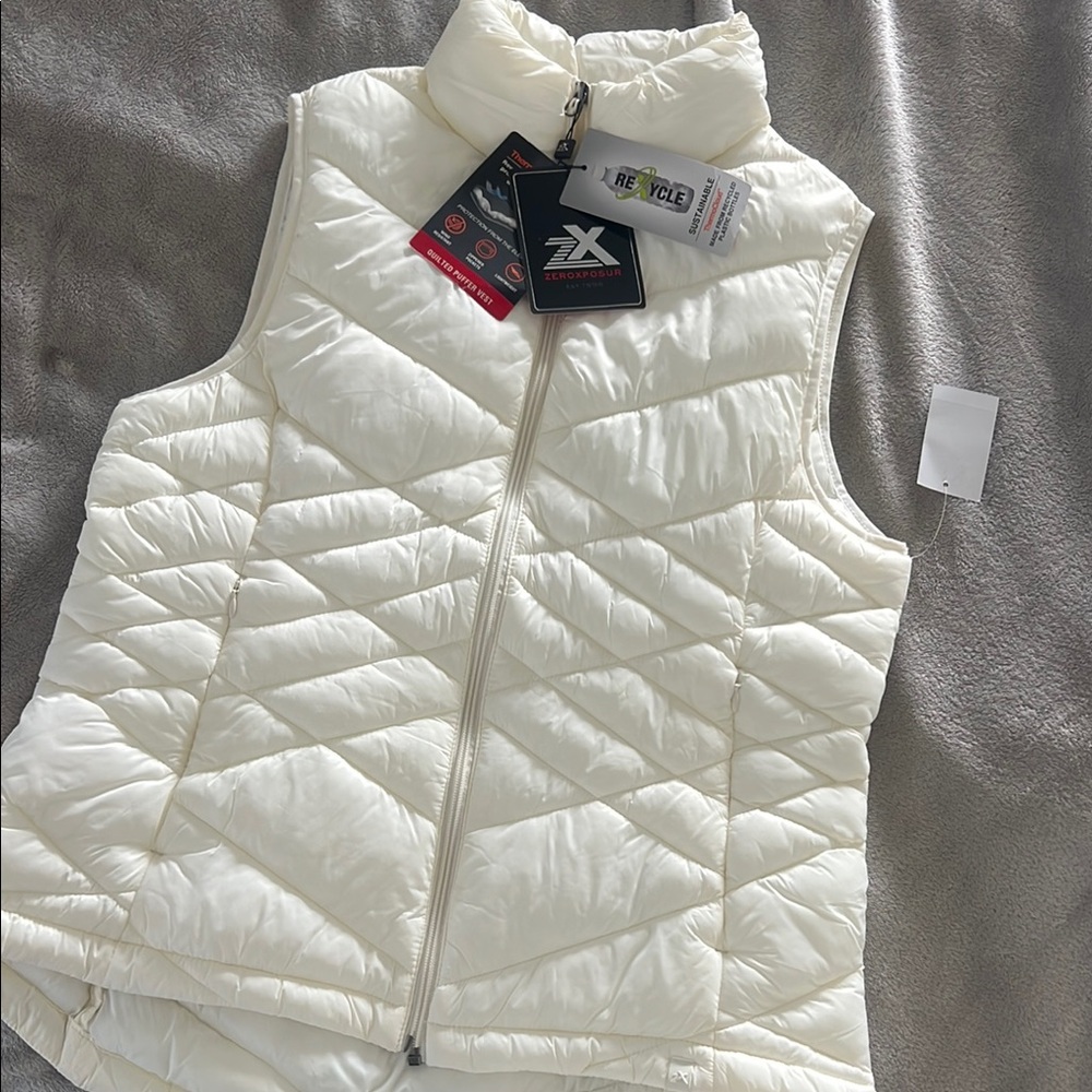 ZeroXposur Off-White Puffer Vest